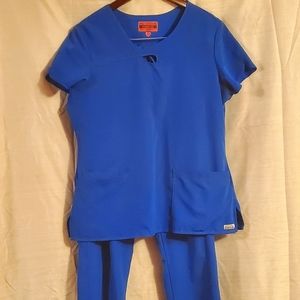 Med Couture 4-Ever Flex Scrub Set